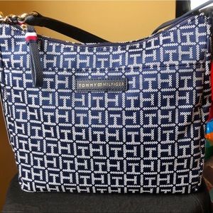 NWT Tommy Hilfiger HOBO Purse